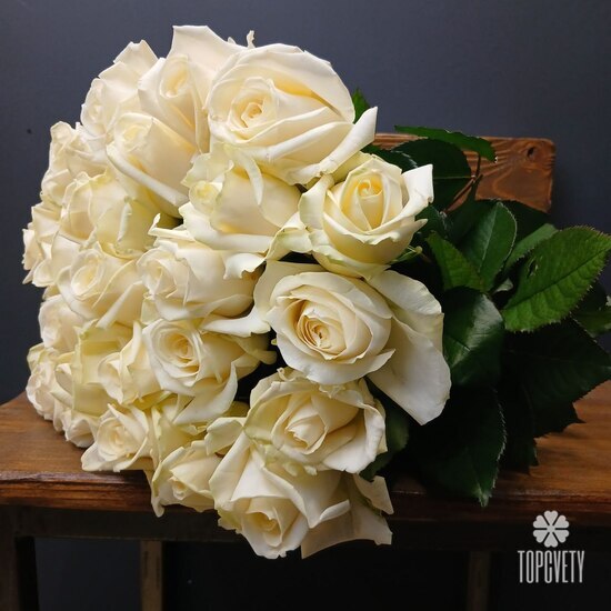 Букет из 25 роз Аваланж 50см