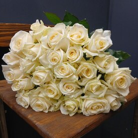 Букет из 25 роз Аваланж 50см