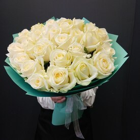 Букет из 25 роз Аваланж 50см