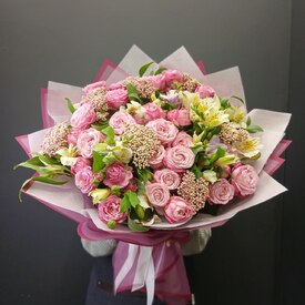 Букет  из розы кустовой и альстромерии Цири