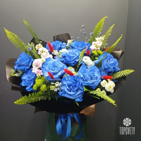 Букет из роз, маттиолы и сантини Ареал