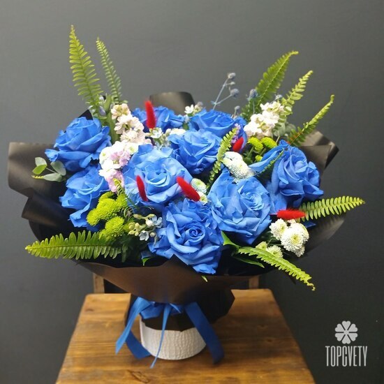 Букет из роз, маттиолы и сантини Ареал