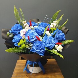 Букет из роз, маттиолы и сантини Ареал