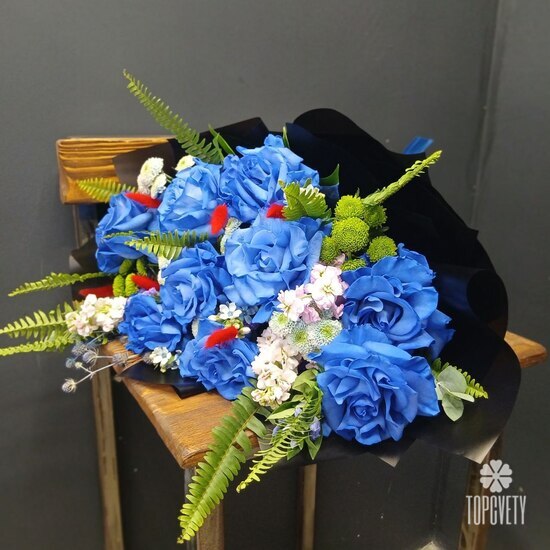 Букет из роз, маттиолы и сантини Ареал