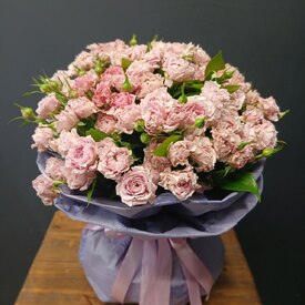 Букет из 25 кустовых пионовидных роз 50см