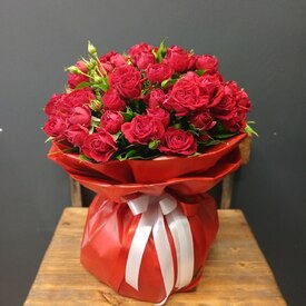 Букет из 15 кустовых пионовидных роз 50см