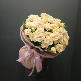 Букет из 15 кустовых пионовидных роз 50см