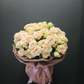 Букет из 15 кустовых пионовидных роз 50см