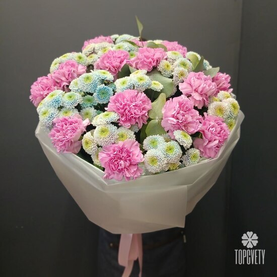 Букет  из хризантемы и гвоздики Аяно