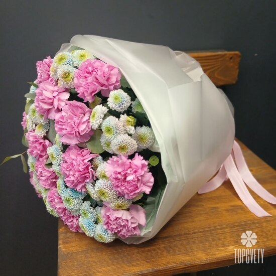 Букет  из хризантемы и гвоздики Аяно