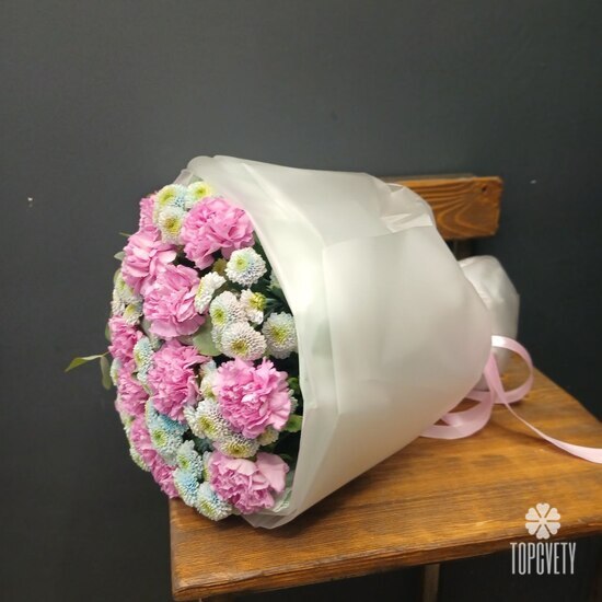 Букет  из хризантемы и гвоздики Аяно