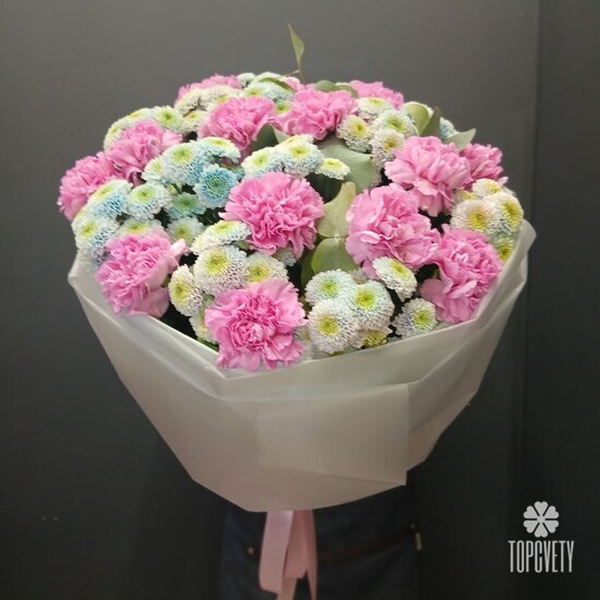 Букет  из хризантемы и гвоздики Аяно