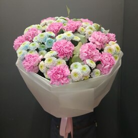 Букет  из хризантемы и гвоздики Аяно