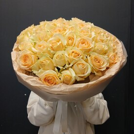 Букет из 35 кремовых роз 50см