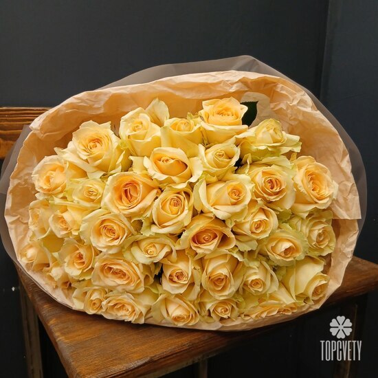 Букет из 35 кремовых роз 50см