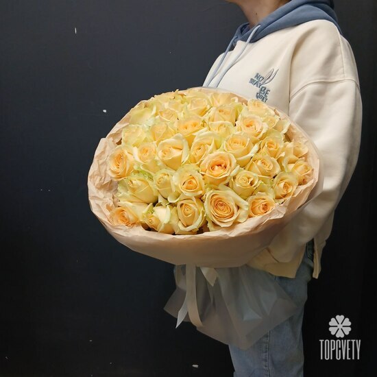 Букет из 35 кремовых роз 50см