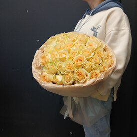 Букет из 35 кремовых роз 50см