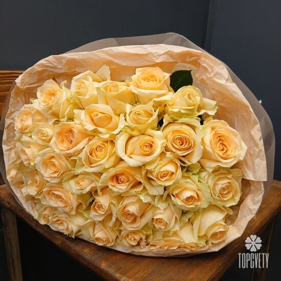 Букет из 35 кремовых роз 50см