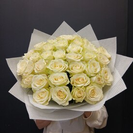 Букет из 35 белых роз 50см