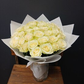 Букет из 35 белых роз 50см