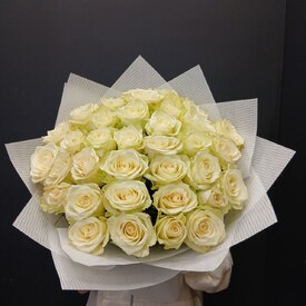 Букет из 35 белых роз 50см