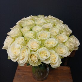 букет из 35 белых роз 50см