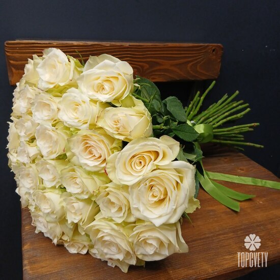 букет из 35 белых роз 50см