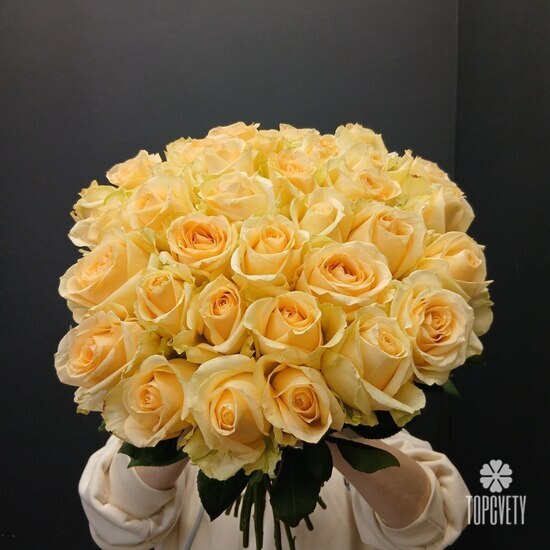 Букет из 35 кремовых роз 50см
