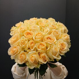 Букет из 35 кремовых роз 50см