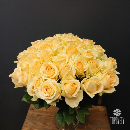 Букет из 35 кремовых роз 50см