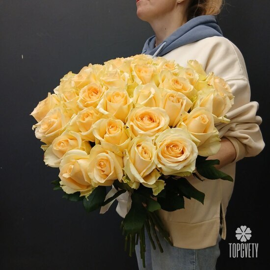 Букет из 35 кремовых роз 50см