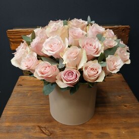 Композиция из 35 роз кения в коробке 