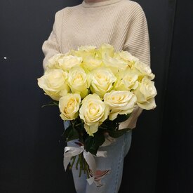 букет из 15 роз Атена 50см
