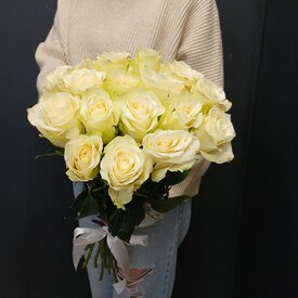 Букет из 15 белых роз Кения 50см