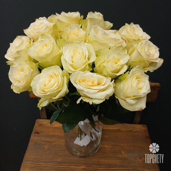 букет из 15 роз Атена 50см