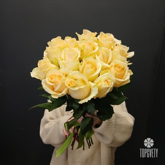Букет из 15 кремовых роз 50см