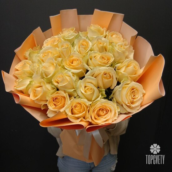 букет из 25 кремовых роз 50см
