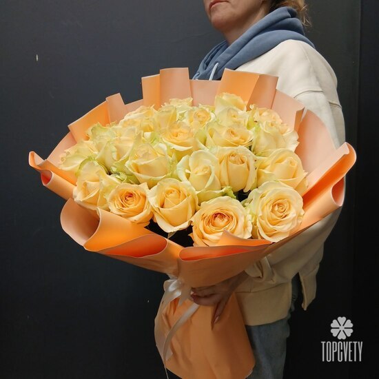 букет из 25 кремовых роз 50см