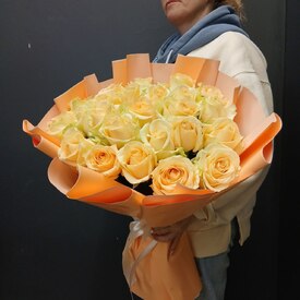 букет из 25 кремовых роз 50см