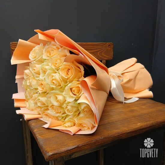 букет из 25 кремовых роз 50см