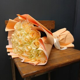 букет из 25 кремовых роз 50см