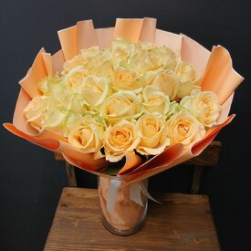 букет из 25 кремовых роз 50см