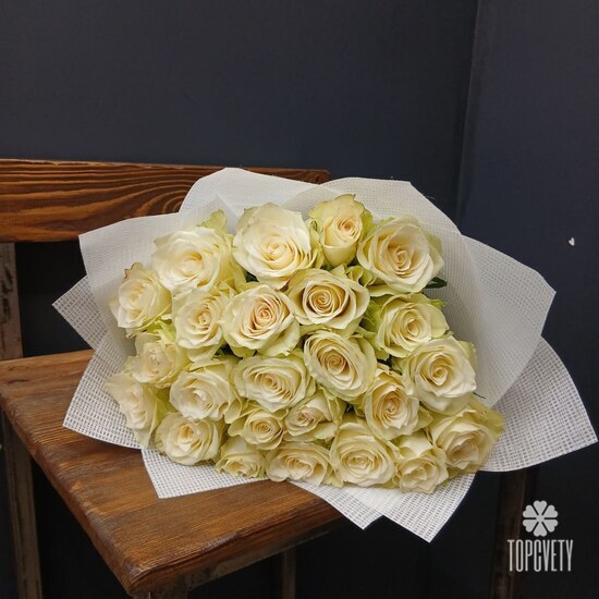 Букет из 25 белых роз 50см