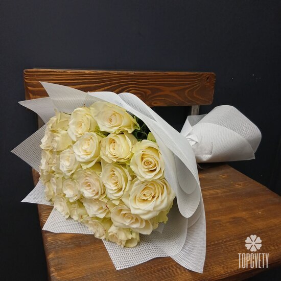 Букет из 25 белых роз 50см