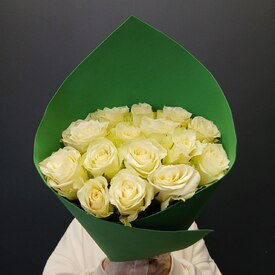 Букет из 15 белых роз 50см