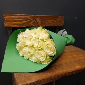 Букет из 15 белых роз 50см