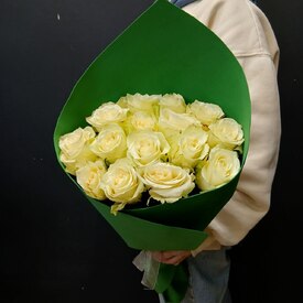 Букет из 15 белых роз 50см