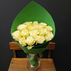 Букет из 15 белых роз 50см