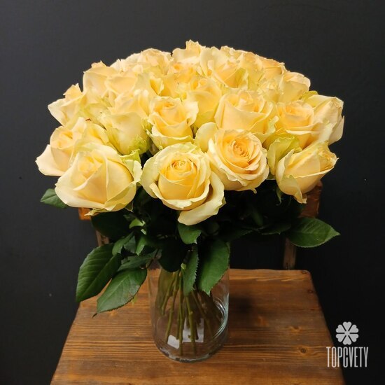 Букет из 25 кремовых роз 50см