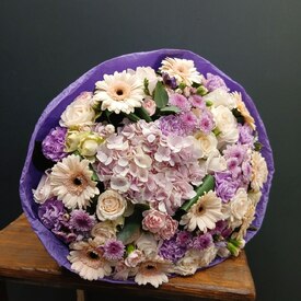 Букет из герберы, роз и гортензий  Ореон 